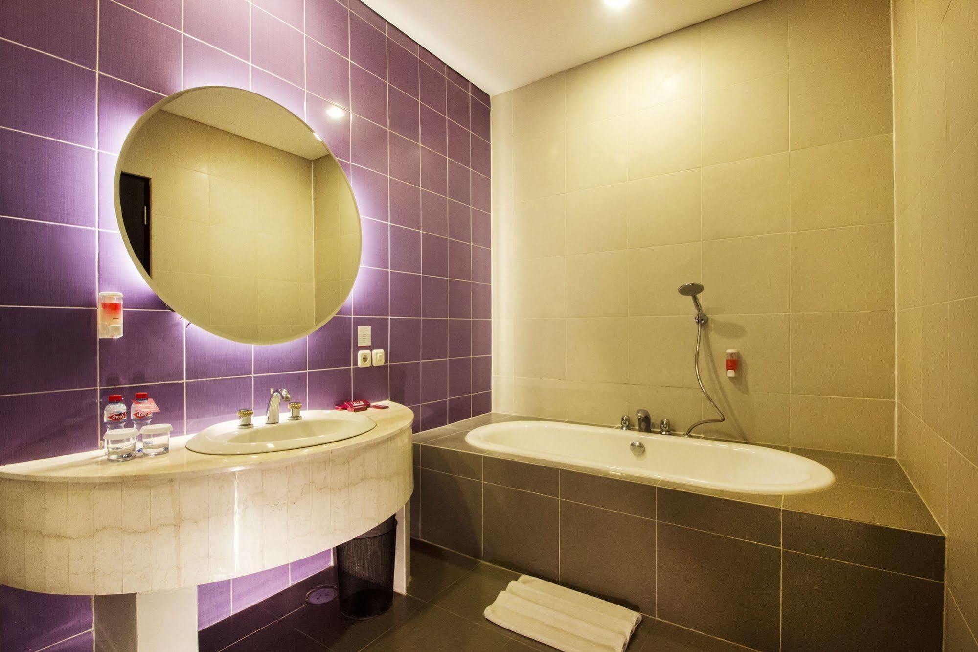 Favehotel Mex Tunjungan 3*